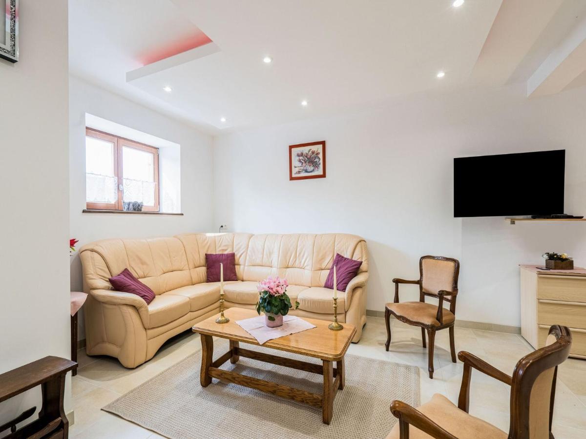 Charming Chalet In Beauraing With Fenced Garden Dış mekan fotoğraf