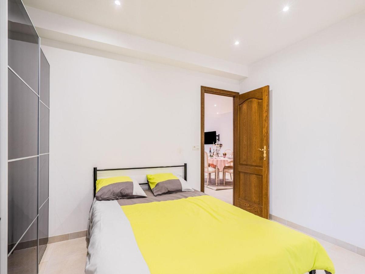 Charming Chalet In Beauraing With Fenced Garden Dış mekan fotoğraf