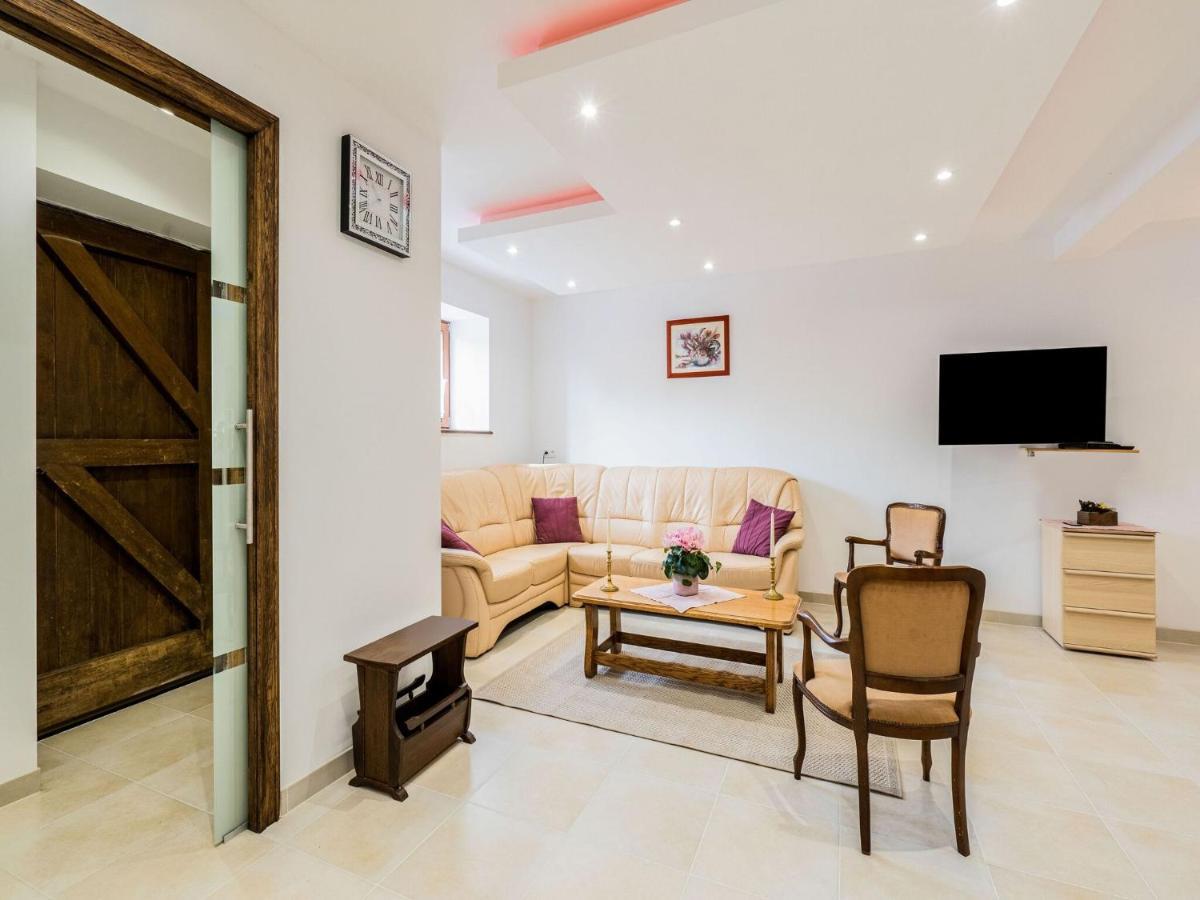Charming Chalet In Beauraing With Fenced Garden Dış mekan fotoğraf