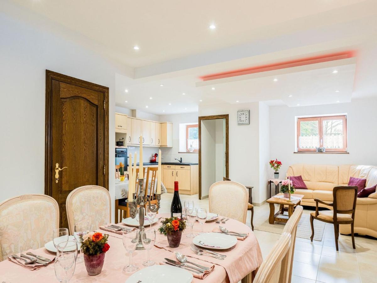 Charming Chalet In Beauraing With Fenced Garden Dış mekan fotoğraf